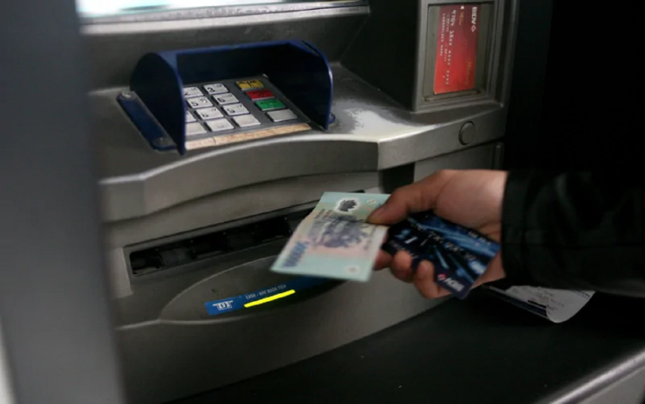 Hướng dẫn rút tiền ATM Cách thực hiện đơn giản và nhanh chóng